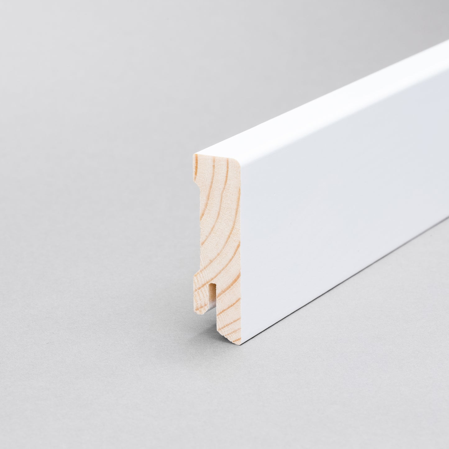 Sockelleiste weiß, deckend lackiert 16 x 58 mm