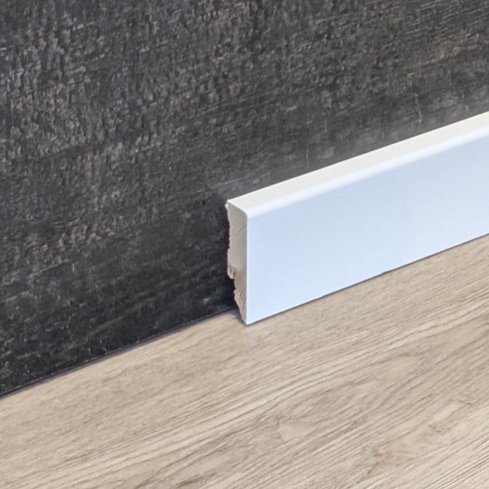 Sockelleiste weiß, deckend lackiert 16 x 58 mm