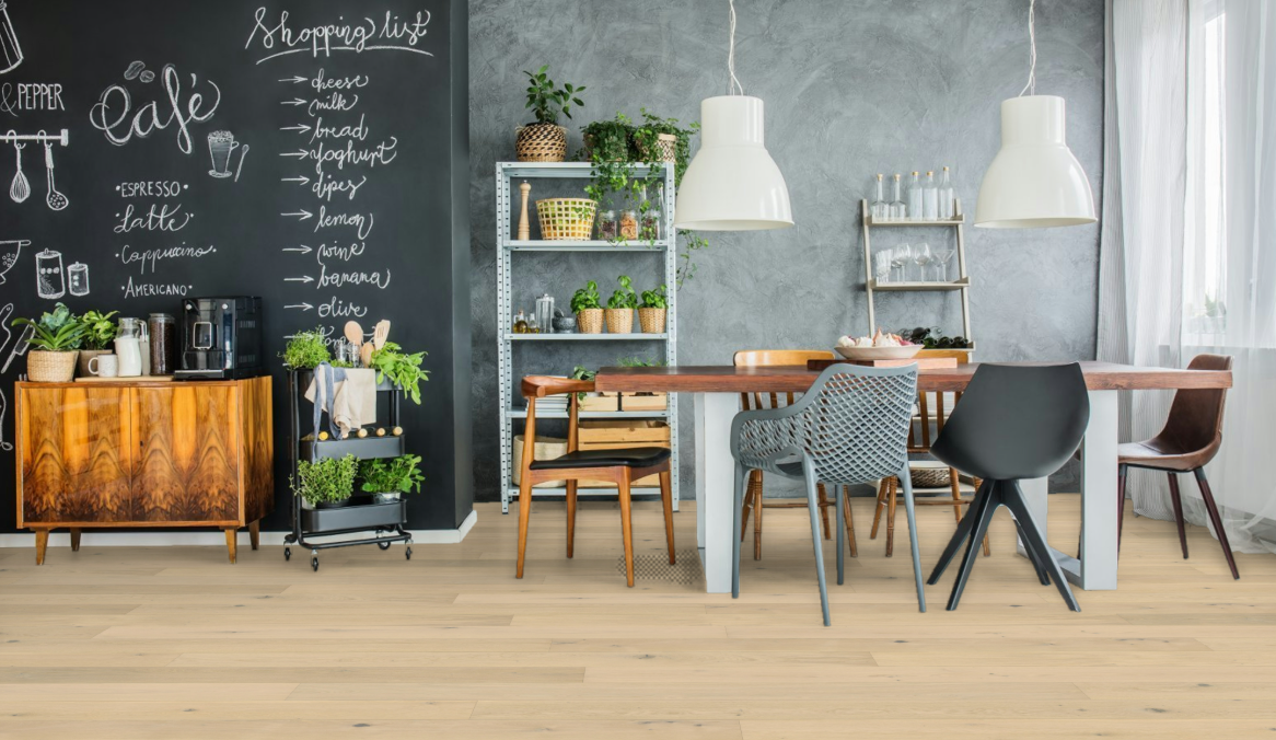 Esszimmer Bodenbelag, Parkett lichtweiß, HARO Universal Sortierung, moderne Wohnküche, Parkett 12mm, Top Connect Klick-Parkett, lichthelles Design.