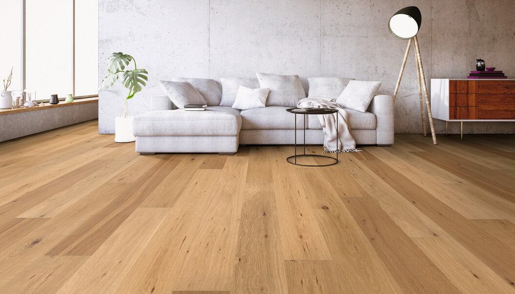 Thede & Witte Boston Landhausdielen: Eiche astig, gebürstet, natur geölt. Hochwertiges 3-Schicht-Parkett mit 4 mm Nutzschicht, rustikale Optik und natürliche Holzstruktur im Wohnraum.
