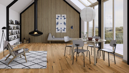 Großzügiges Wohnzimmer-Ambiente mit der rustikalen Landhausdiele Boen Eiche Espressivo.